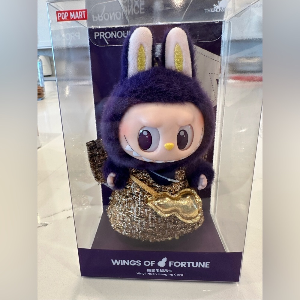 NEW IN BOX. AUTHENTIC Pop Mart Wings of Fortune